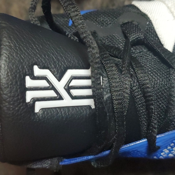 SOLD**Nike Kyrie Flytrap Hyper Colbalt sz 9 - Picture 9 of 10